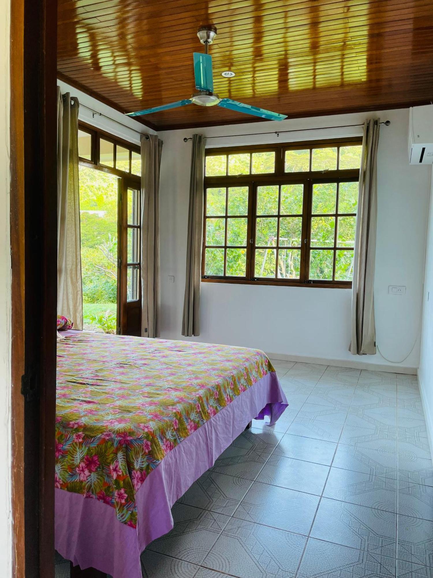 Villa Ura อุตูโรอา ภายนอก รูปภาพ